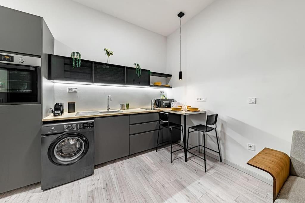 Chic Loft Bp: Industrial Gem Apartment Budapest Exterior photo